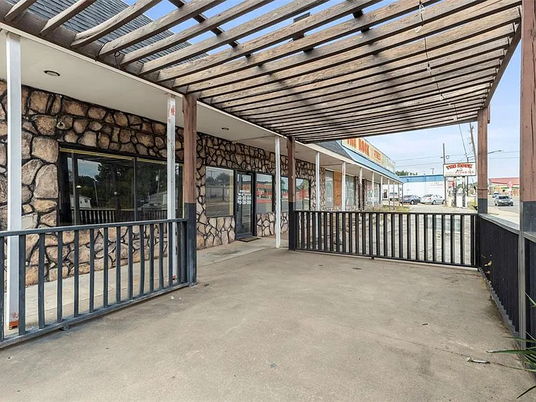 327 S Green Ave — Photo 10