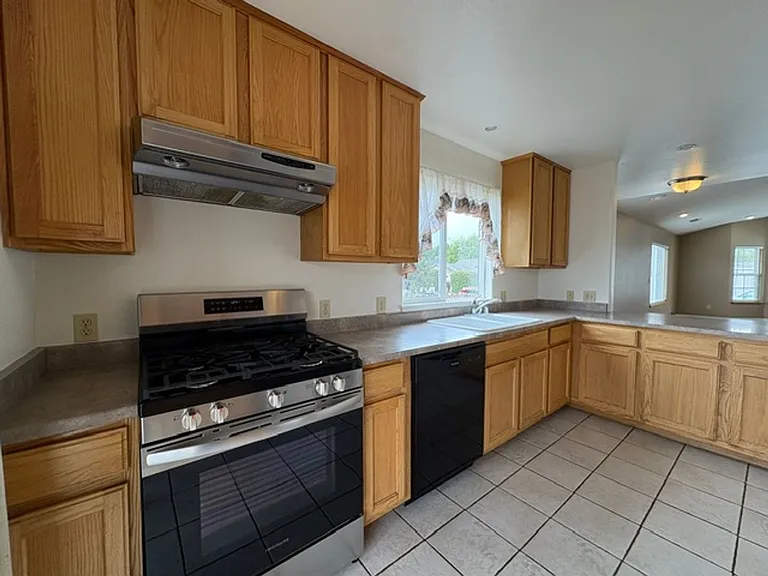 1200 Winchester Ave — Photo 4