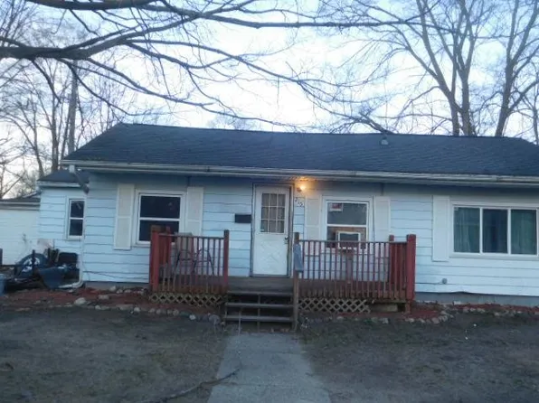 215 Plumb St, Vassar, MI 48768