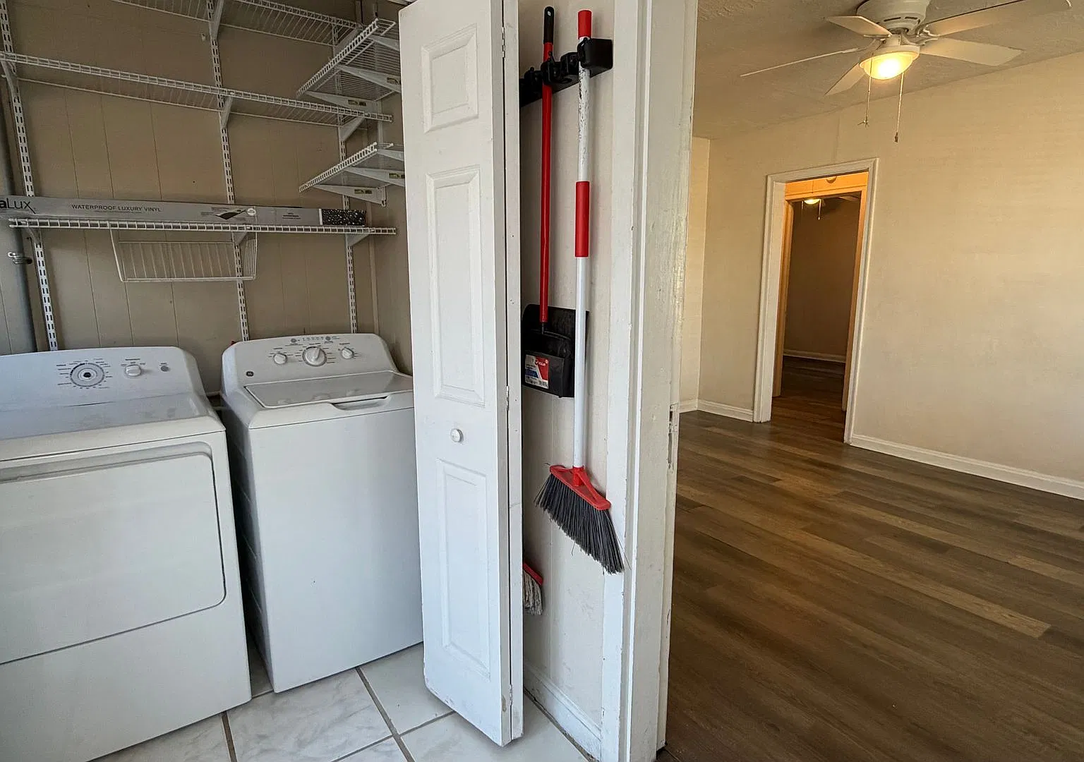 Affordable 2 Bed / 1 Bath Available Now Prime Location Across from Stanton College Preparatory! — Photo 2