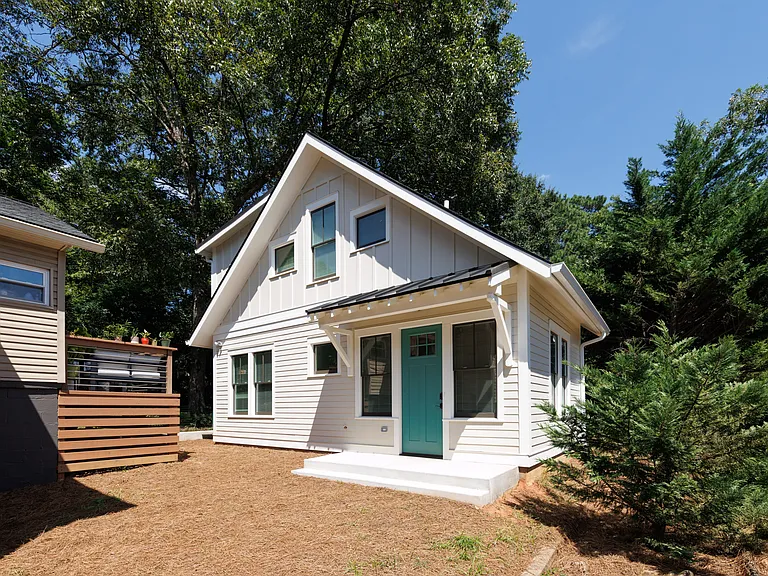 Cottage and Private Front Yard
