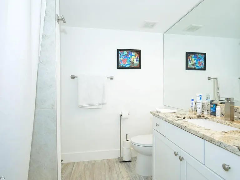 878 Meadowland Dr #B — Photo 13