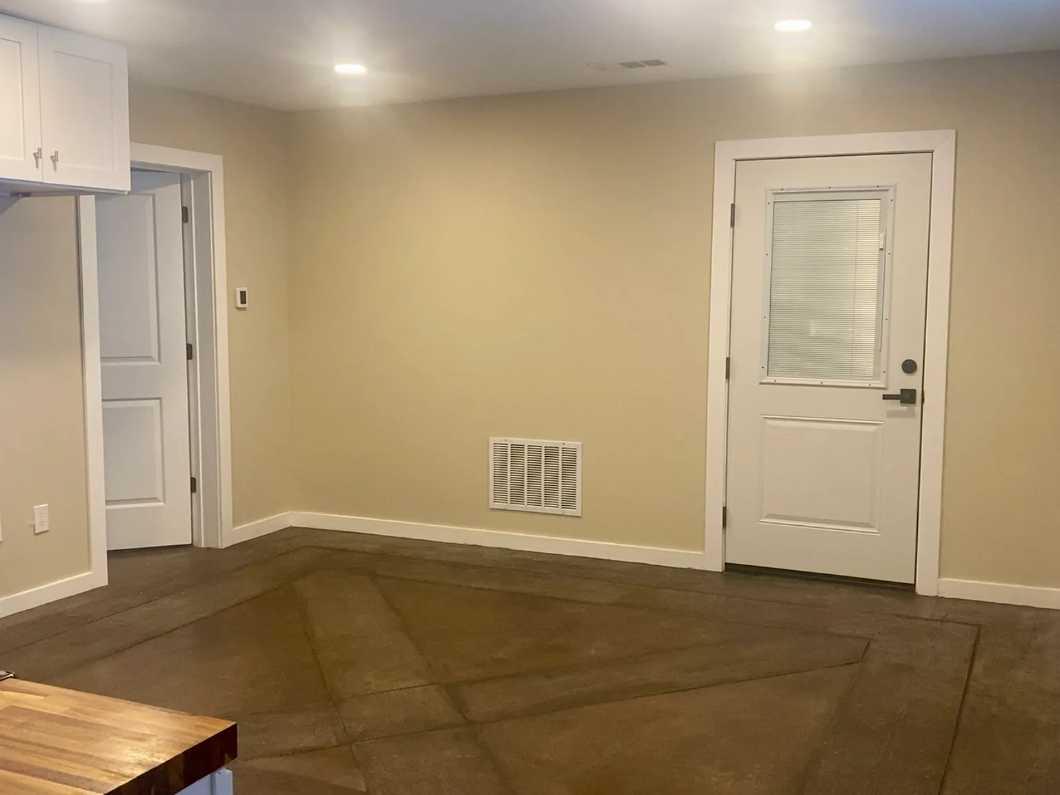3 bed, 1920 sqft, $2,500 — Photo 3