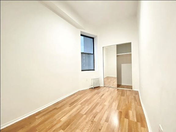2nd image of 410 W 36th St APT 1RW