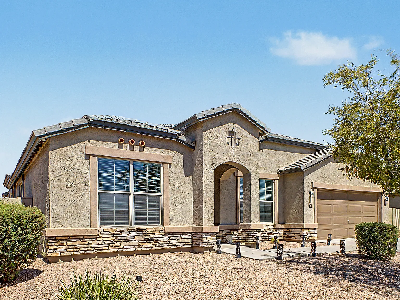 5 bed, 2683 sqft, $2,650 — Photo 1