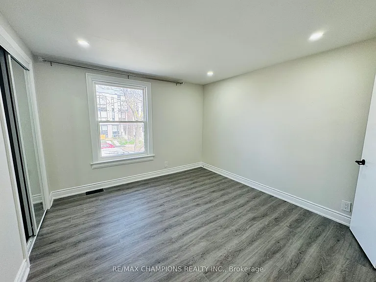 196 Caledonia Rd #2 — Photo 3