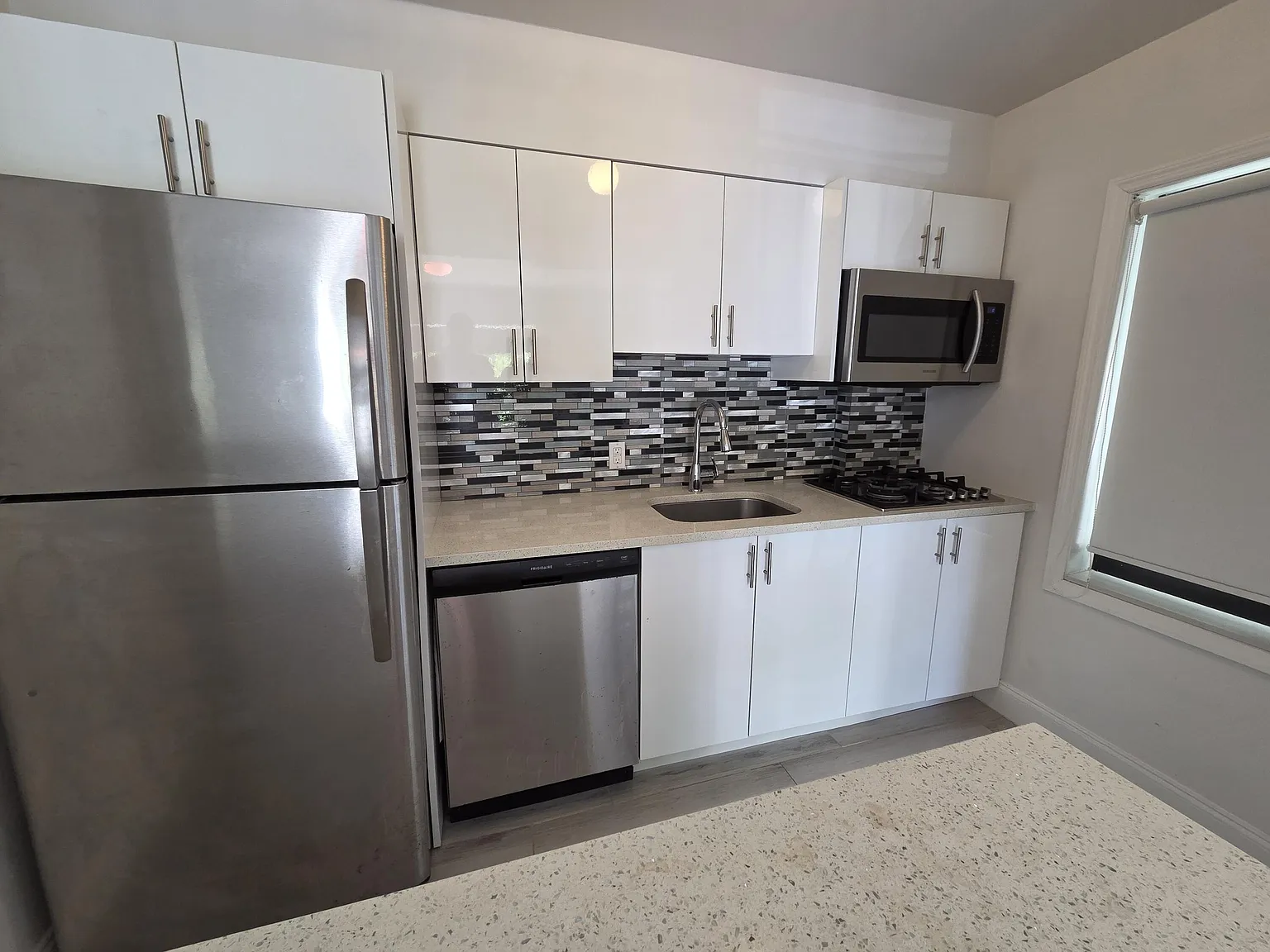 1 bed, 1.0 bath, 3546 sqft, $1,875 — Photo 2