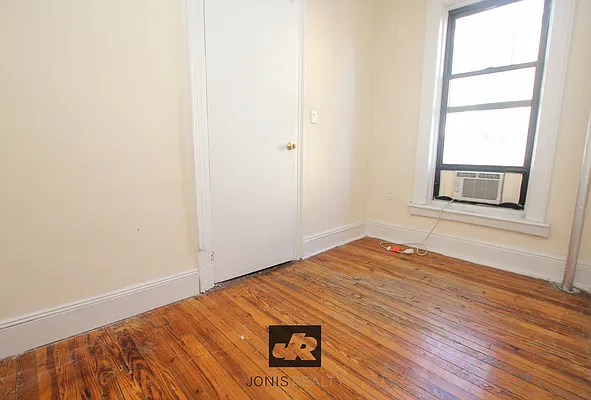 Rented by Jonis Realty | media 8