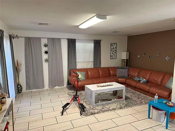 2nd image of 1604 Riviere Ave