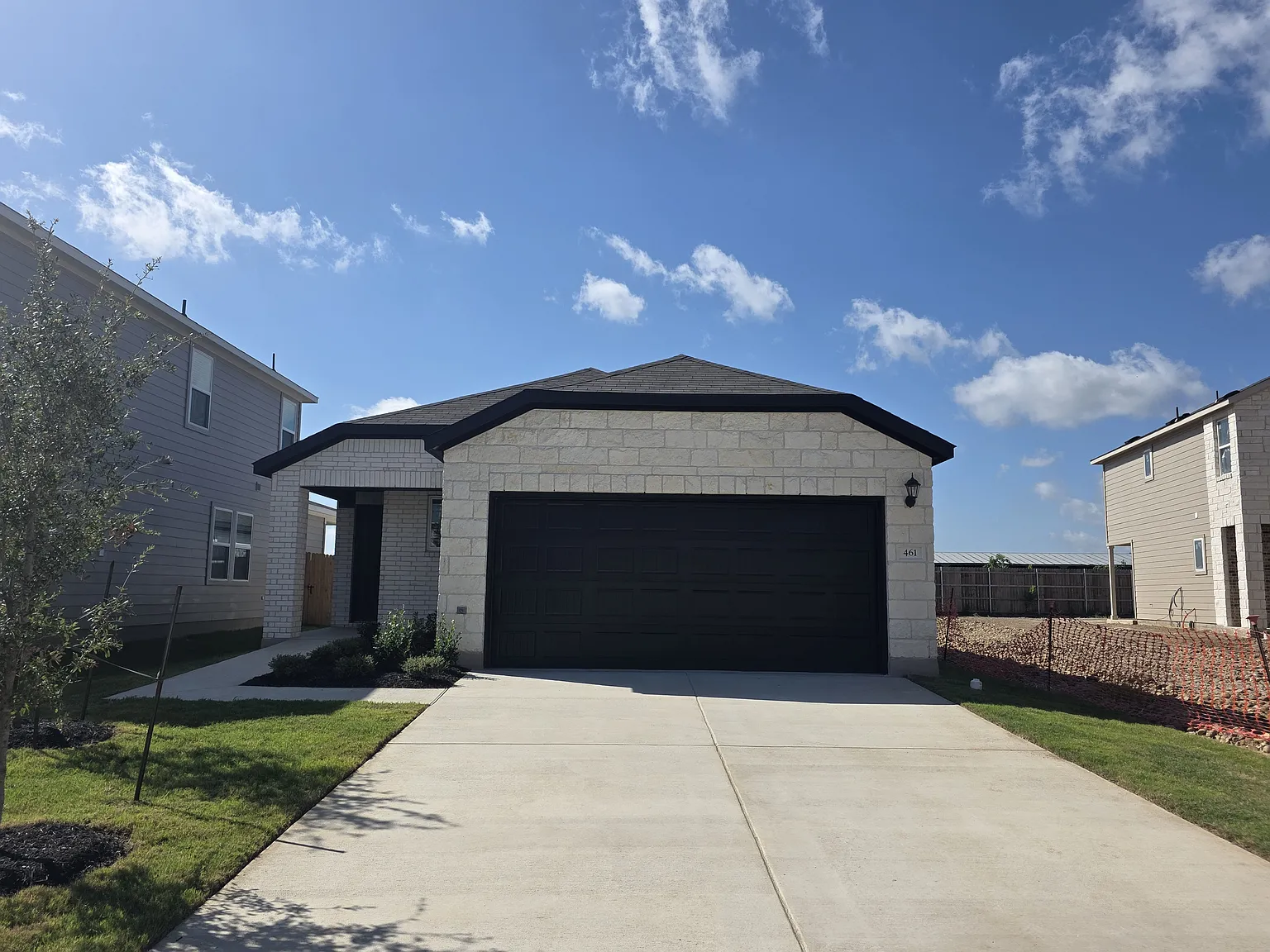 4 bed, 1695 sqft, $2,200 — Photo 2