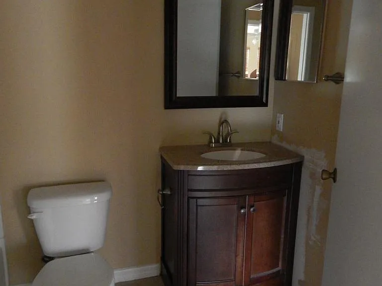 136 Reserve Cir #200 — Photo 8