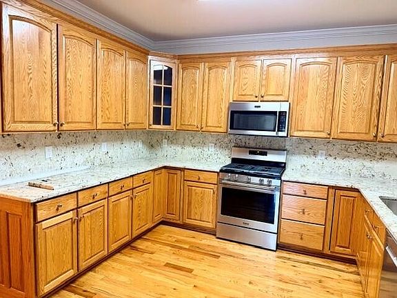 3rd image of 5240 Dresden Cir
