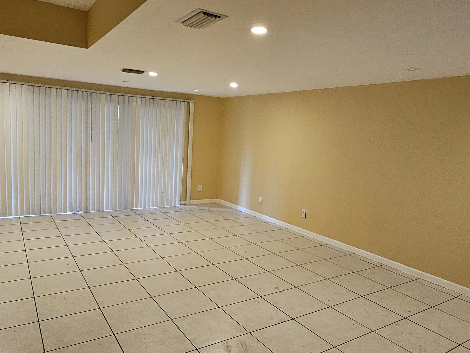 3 bed, 2.5 bath, 1429 sqft, $2,600 — Photo 2