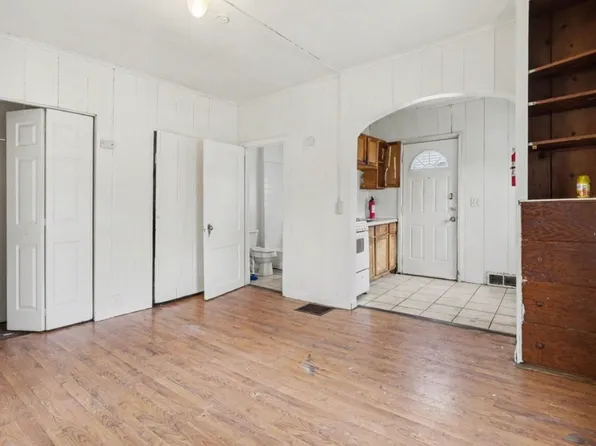 458 Clinton Ave #3, Kalamazoo, MI 49001