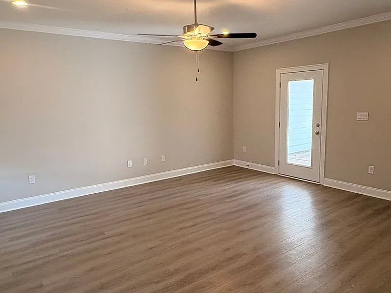 108 Alva Ct — Photo 5