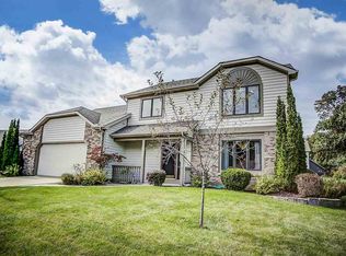 334 Glenmoor Dr, Fort Wayne, IN 46804