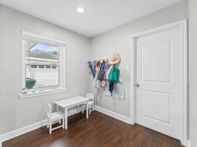 5731 Cheltenham Dr — Photo 10