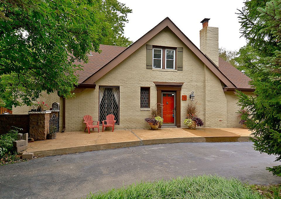 1st image of 751 E Argonne Dr
