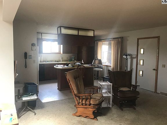 4th image of 128 Leslie St