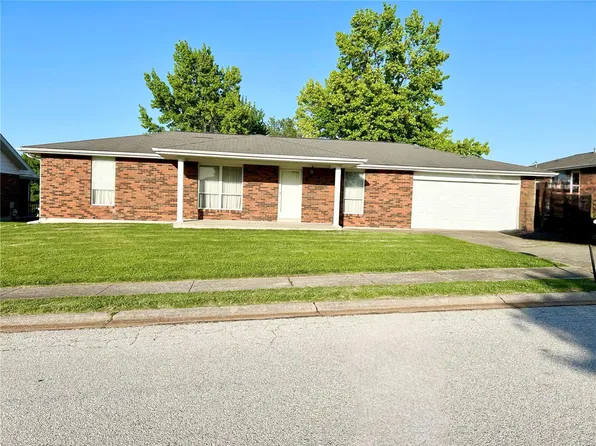 3208 Apple Dr, Saint Charles, MO 63301