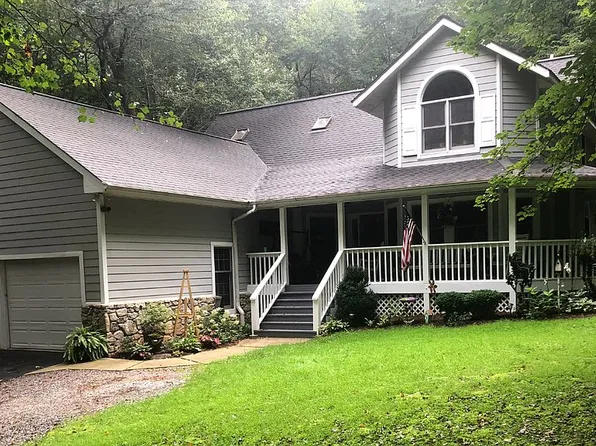 35 Sweetwater Valley Ct, Hendersonville, NC 28791