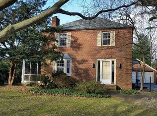 4 Stratford Rd, Port Washington, NY 11050