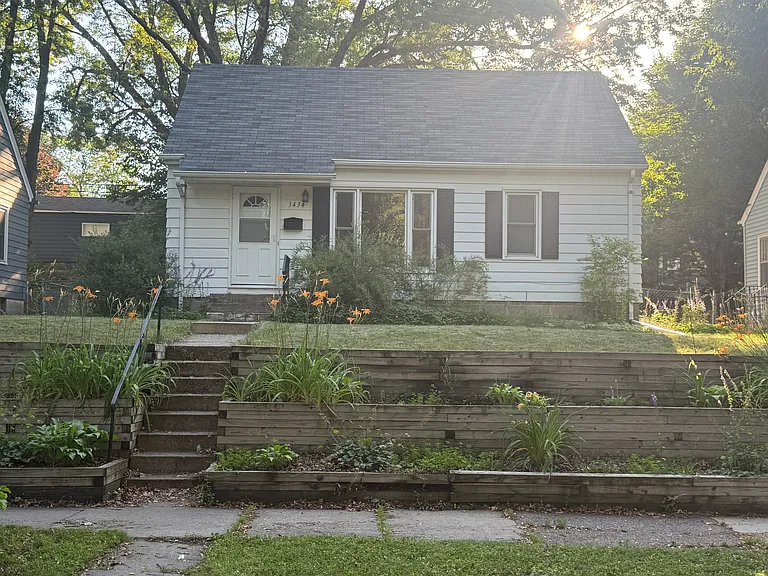 3434 Taylor St NE — Photo 1