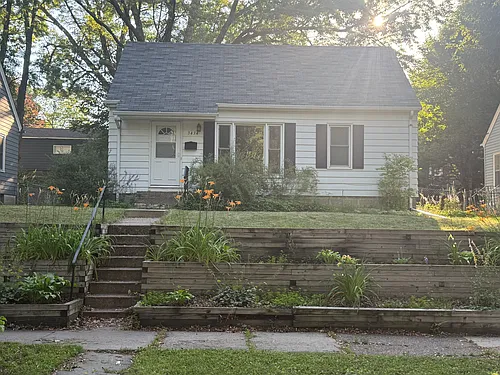 3434 Taylor St NE Photo 1