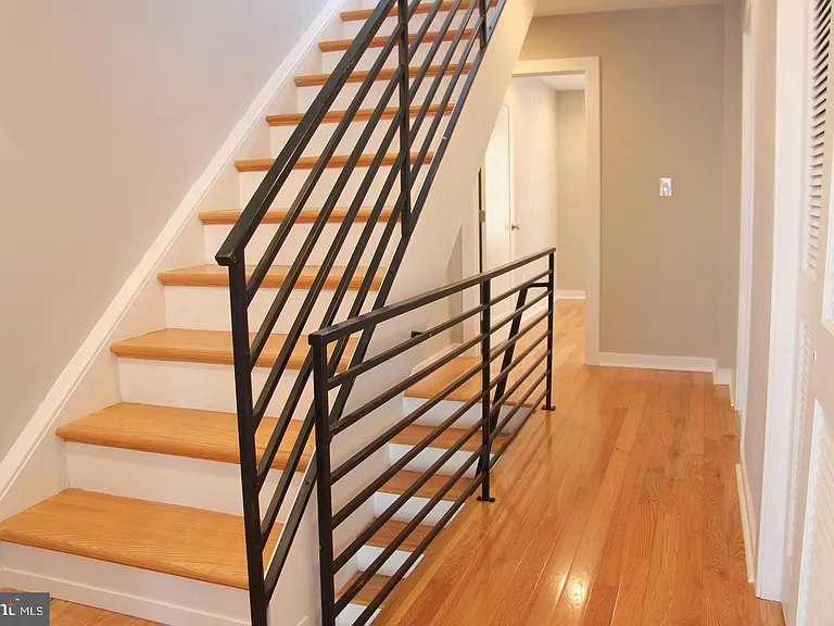 2023 Brown St — Photo 17