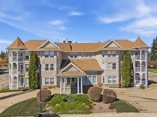 5034 W 53rd St #8, Lacombe, AB T4L 2K7