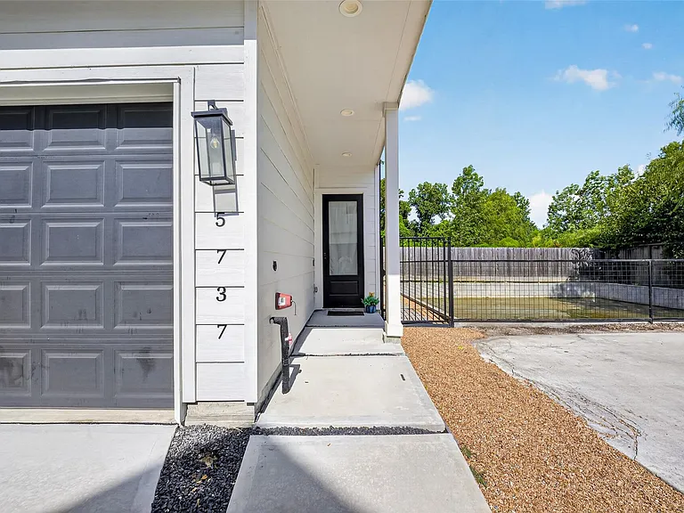 5737 White Magnolia St — Photo 2