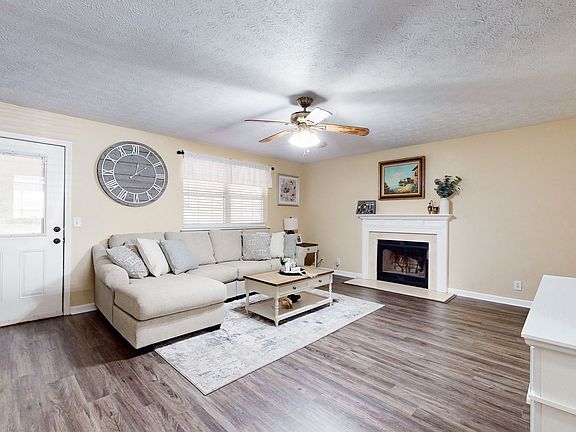 2nd image of 1044 Patio Dr