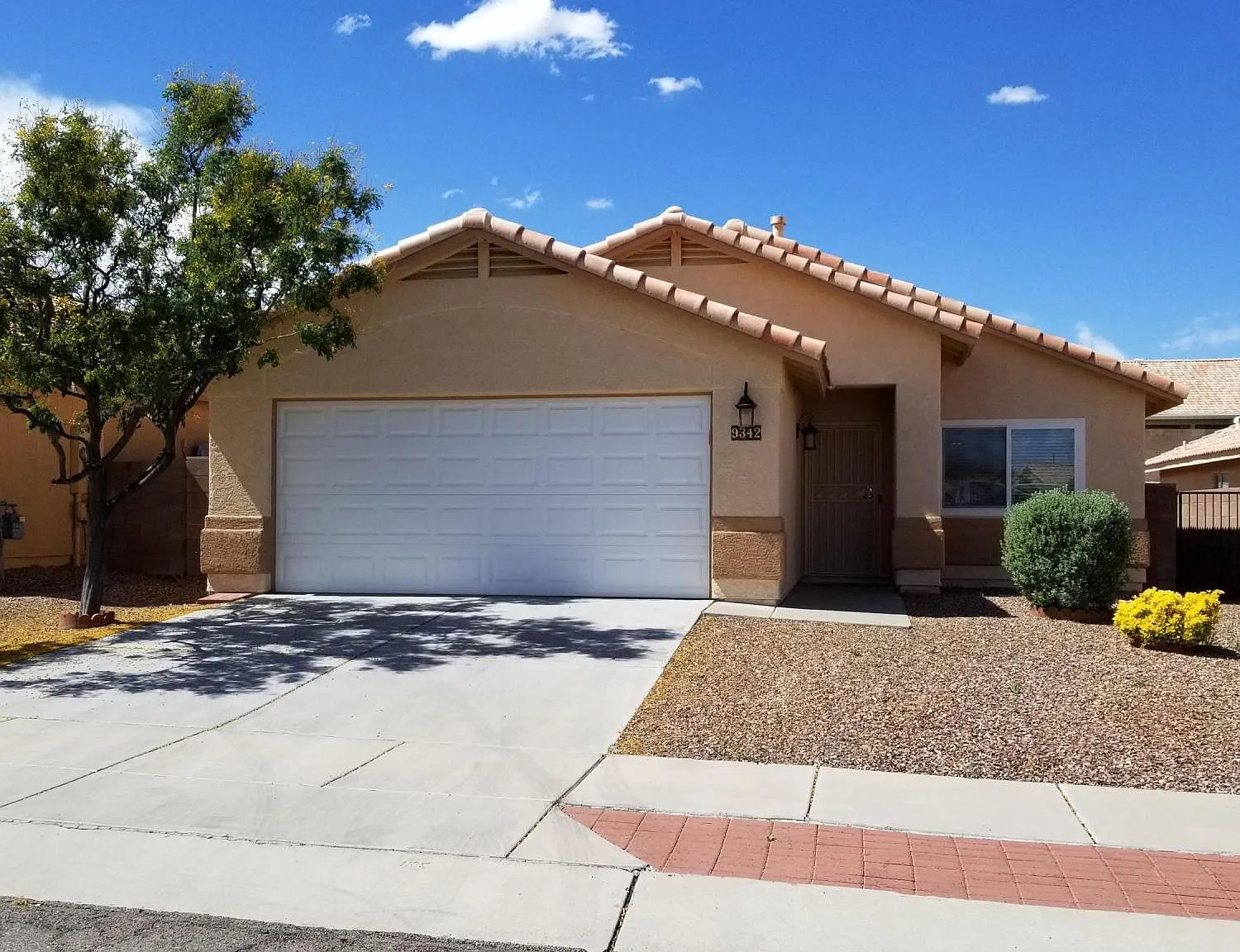 3 bed, 2.0 bath, 1297 sqft, $1,700 — Photo 1
