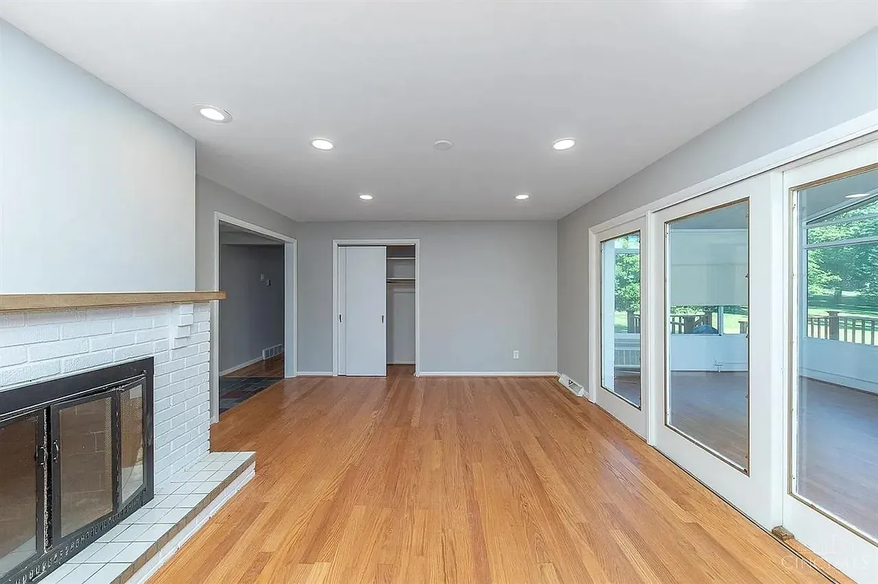 3 bed, 2637 sqft, $4,000 — Photo 3