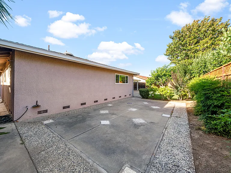 1534 Robsheal Dr — Photo 12