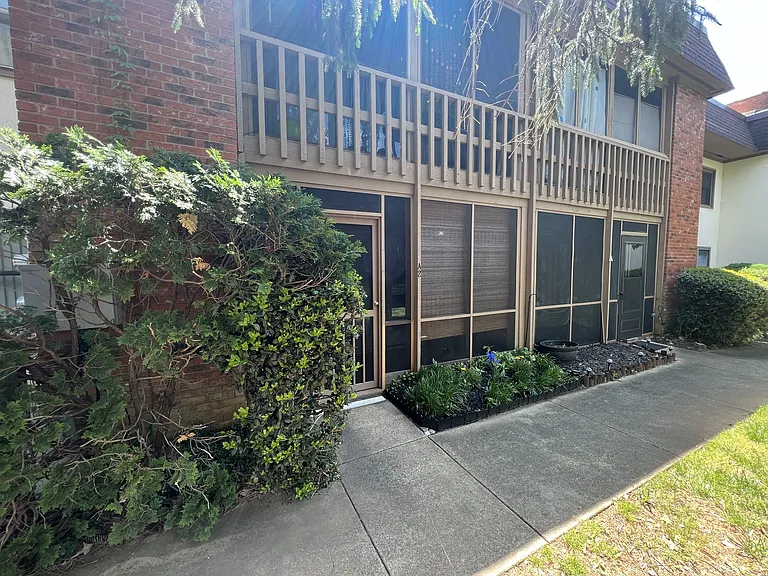426 6th Ave W Holly Crest A2 Screened Porch