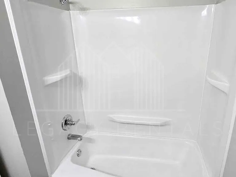 107 Robbins Dr — Photo 8