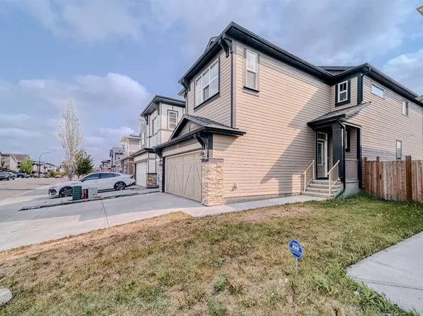 22 W Sage Bluff Hts NW, Calgary, AB T3R 1T3