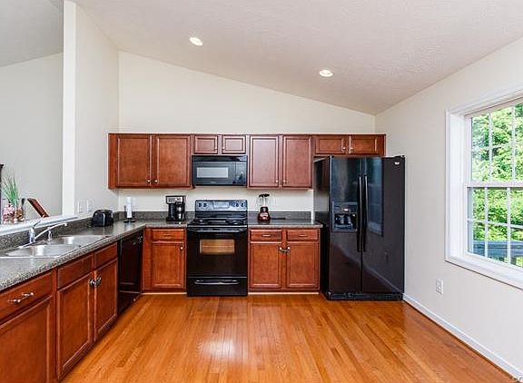 5th image of 1017 Sycamore Crest Dr