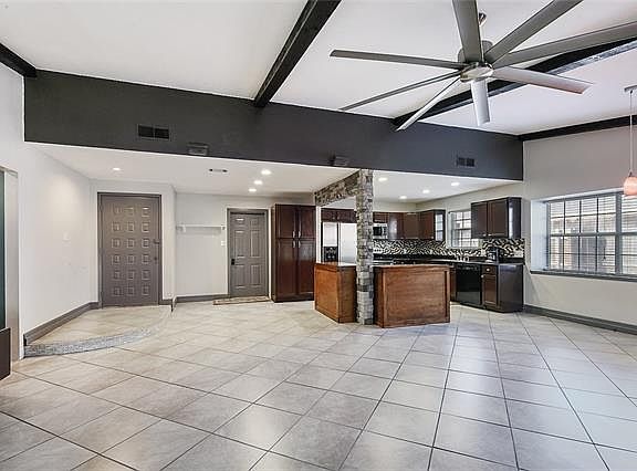 3rd image of 414 Briargrove Dr