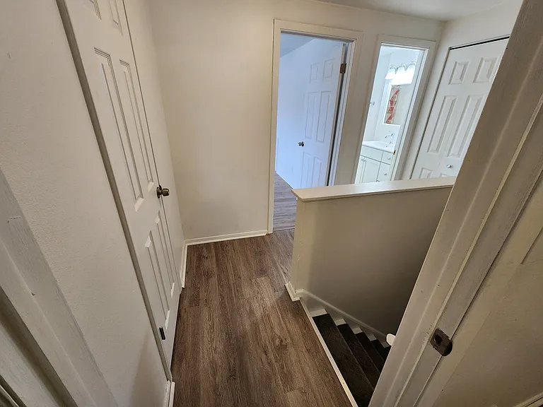 2472 Warren Pkwy — Photo 10