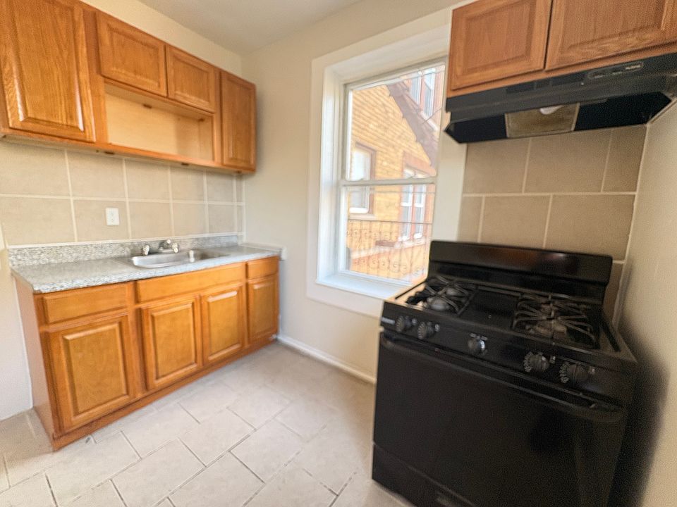 1st image of 333 Park Ave #20