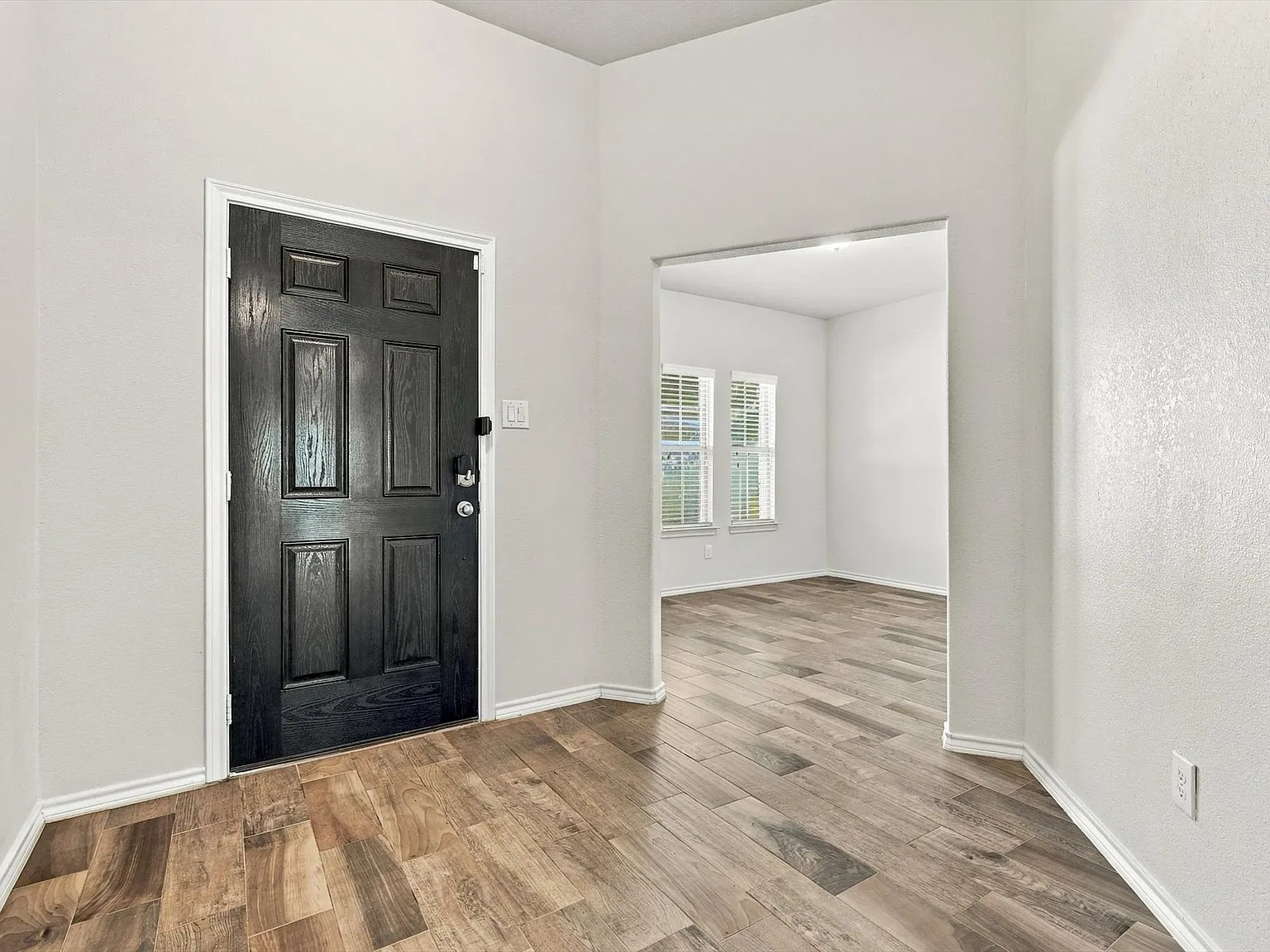 3 bed, 1878 sqft, $3,000 — Photo 4
