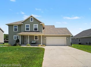 8686 Summer Ridge Dr, Freeland, MI 48623