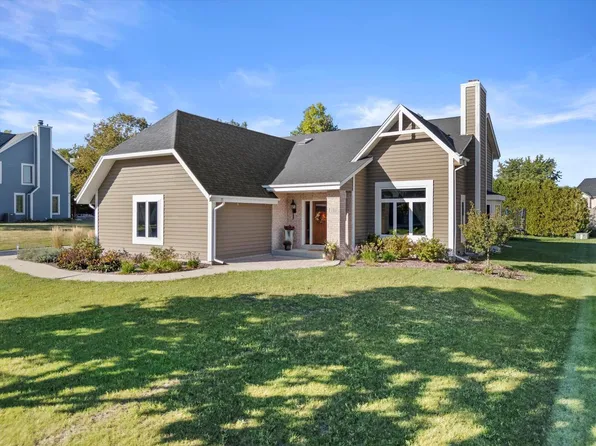 3812 West Jerelin DRIVE, Franklin, WI 53132