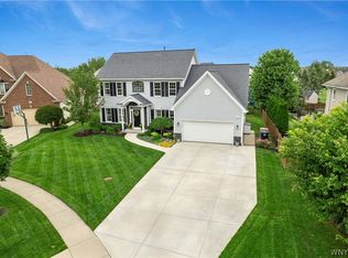 11 Heathrow Ct, Lancaster, NY 14086