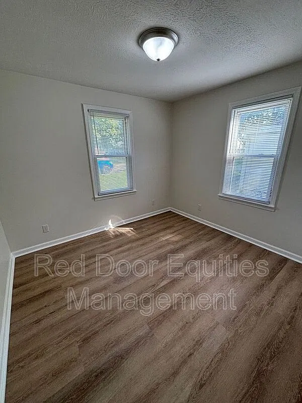 2 bed, 1.0 bath, 672 sqft, $1,350 — Photo 4