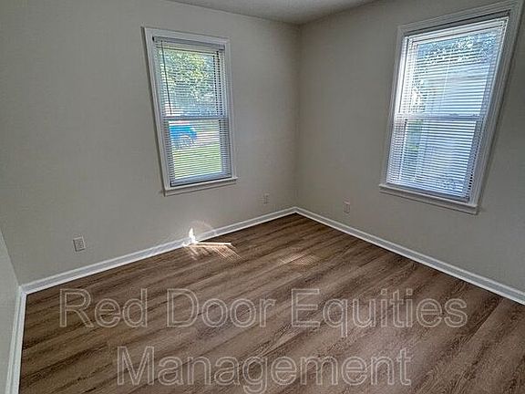 4th image of 951 Goodwin Ave