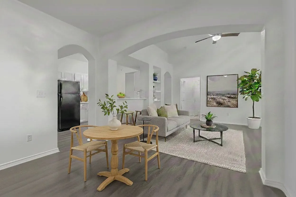PECAN POINTE — Photo 3