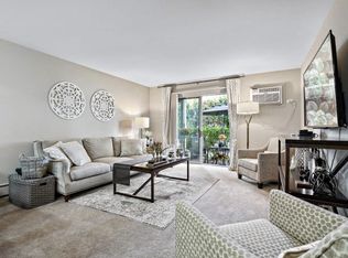 881 S Lorraine Rd #3933178, Wheaton, IL